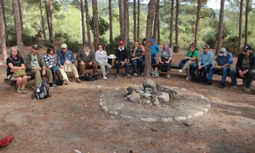 העולים בתמונה קבוצתית ביער חניתה.  צילום: יואב דביר