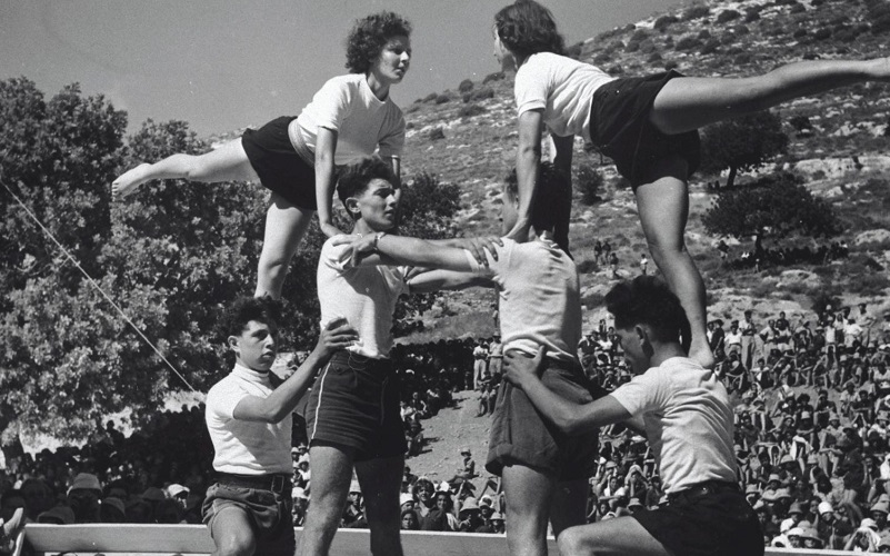 חיפה - פירמידה חיה ספורט "השומריה". 17/07/1949. צילום: מיכאל בירן, ארכיון הצילומים של קק"ל