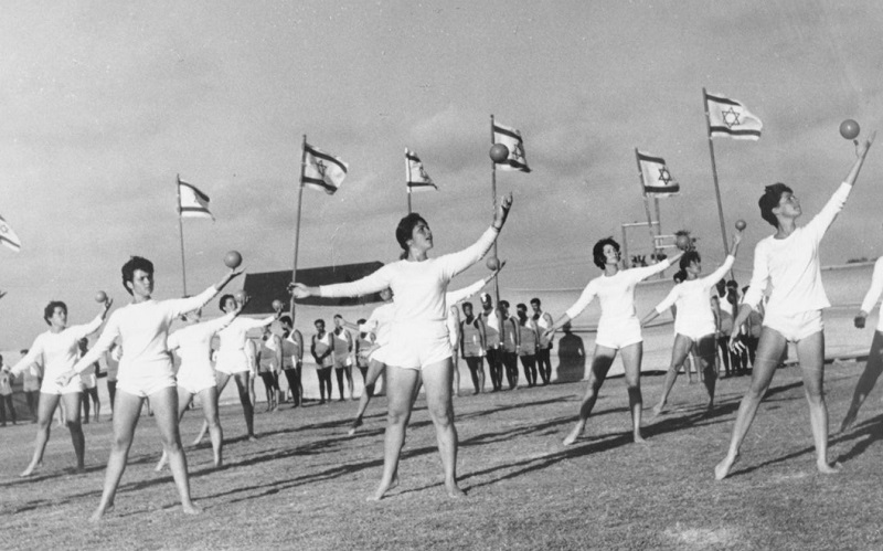 נתניה -מפגן התעמלות של מכון וינגייט. 01/01/1955. צילום: יצחק קלטר, ארכיון הצילומים של קק"ל